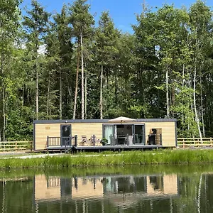 Pine Boutique With Hot Tub For Couples & Dog York