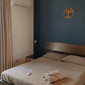 Alloggio in famiglia Airport Bedroom With Bathroom Self Check In And Self Check Out Air-condition Included, Mqabba